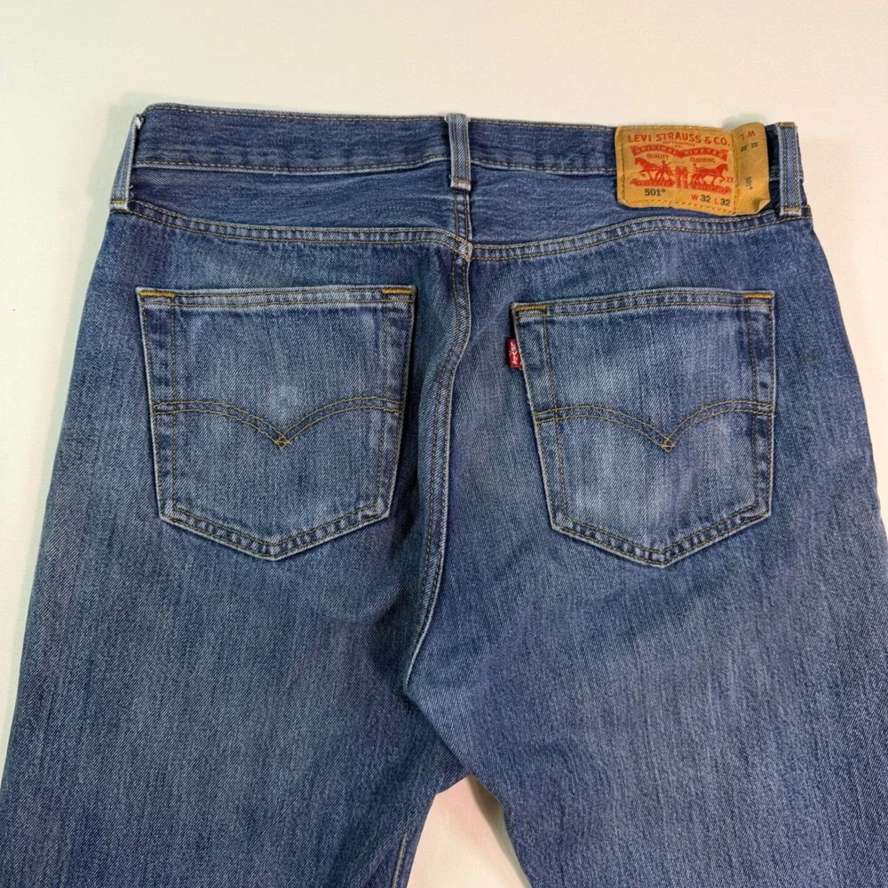 Levis 501 Original Fit Mens Blue Denim Straight Leg Button Fly Jeans 34x31‎